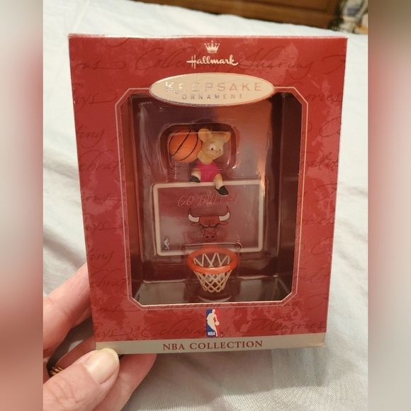 Hallmark 1998 NBA Collection Ornament - Picture 2 of 3